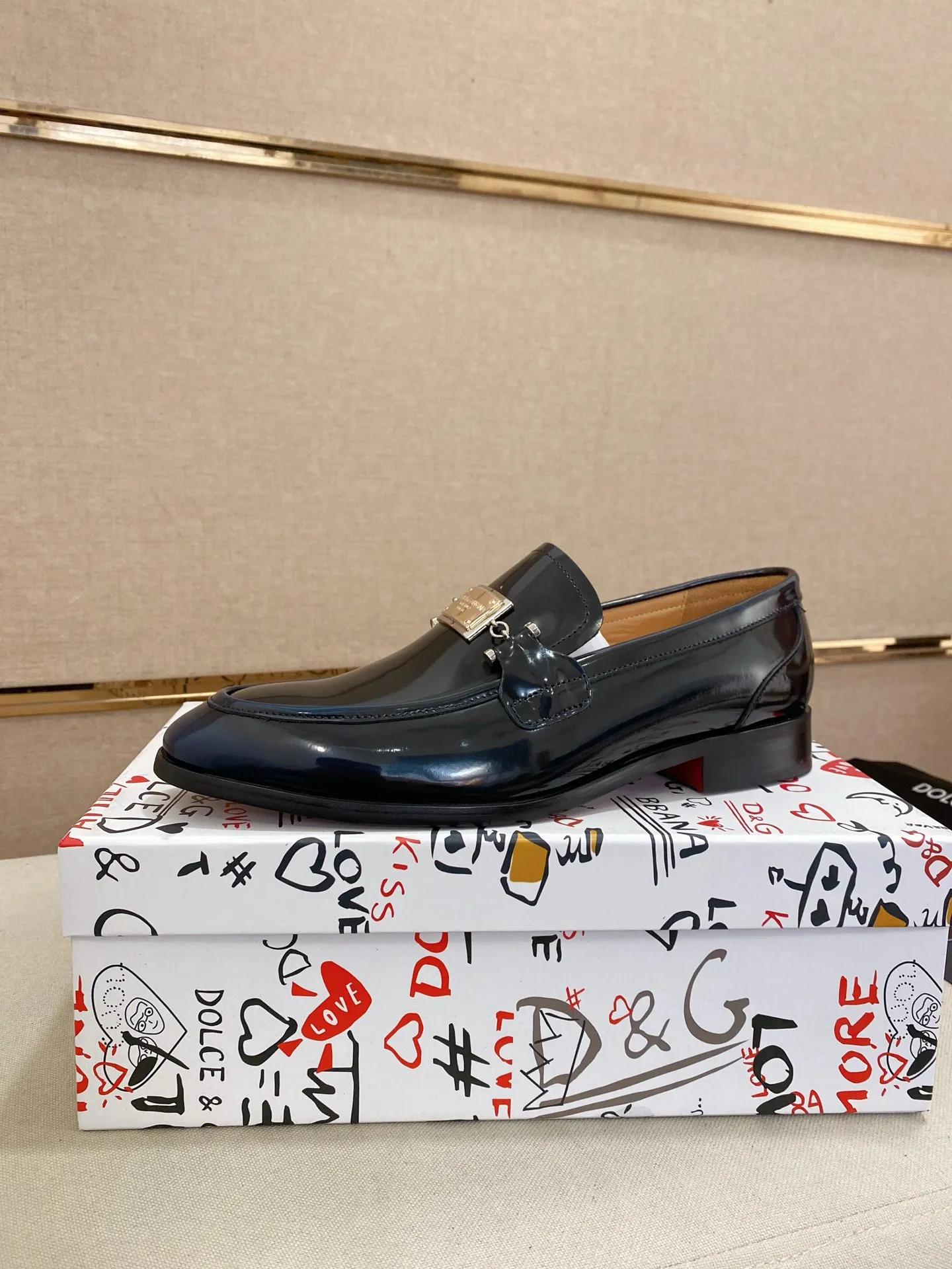 Men's clothing and shoes💰 520💰🌲DG top-notch🔍🔍men's new leather shoes🚹sold at the same time⚠The uppers are imported cowhide from Italy, the entire imported cowhide lining, and imported accessories💪💪, completely 1⃣️ vs. 1⃣️🇮🇹 💪💪, ⚠Sole: The original sole is specially provided by the original factory, the exclusive movable molded sole is super comfortable, ⚠Original factory follow-up goods, 🔍🔍high quality, can be entered and exited at will, welcome to compare ⚠Size number: 38-44. Can be customized 45 non-returnable